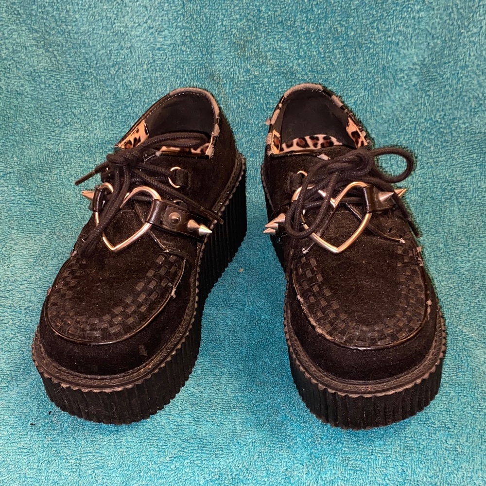 Demonia Black Platform creepers with heart and spoke details